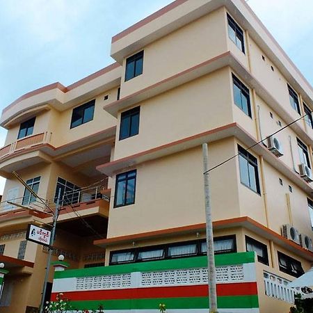 Penguin Hotel Kawthaung Extérieur photo