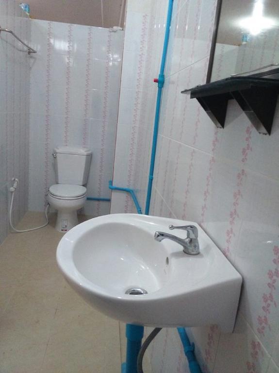 Penguin Hotel Kawthaung Extérieur photo