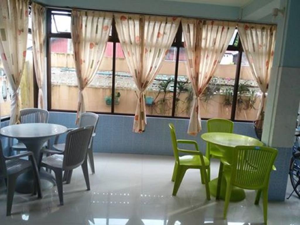 Penguin Hotel Kawthaung Extérieur photo