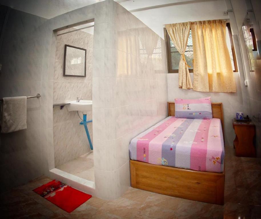 Penguin Hotel Kawthaung Extérieur photo