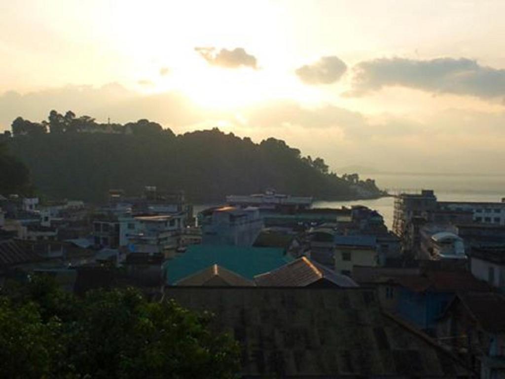 Penguin Hotel Kawthaung Extérieur photo