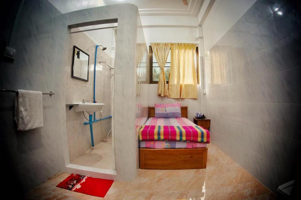 Penguin Hotel Kawthaung Extérieur photo